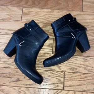 B.O.C black leather boots in excellent condition